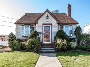 111 Pearsall Ave, Lynbrook, NY 11563