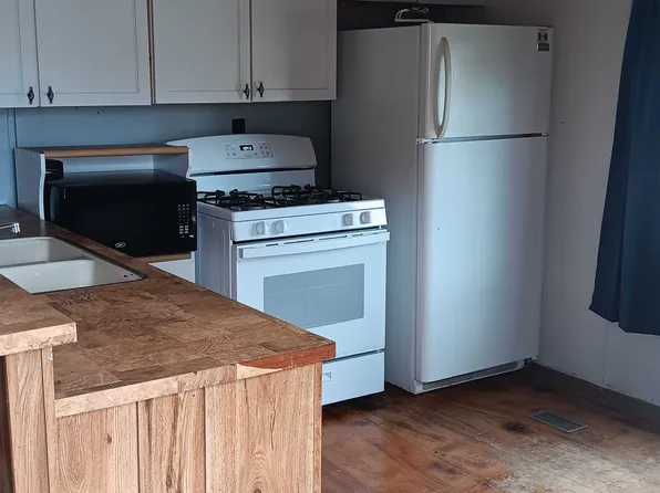 212 Westside Trailer Ct, Roseau, MN 56751
