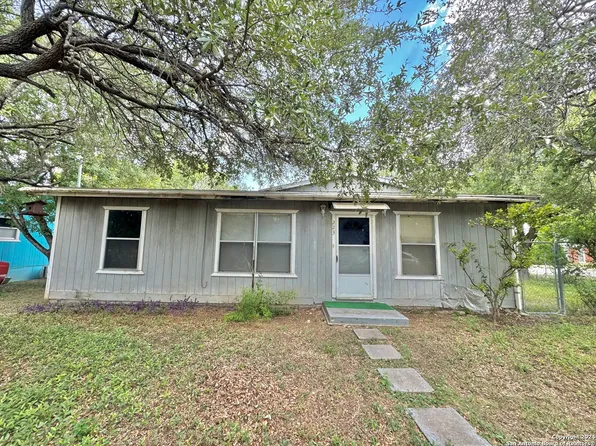 223 Geraldine St, Uvalde, TX 78801