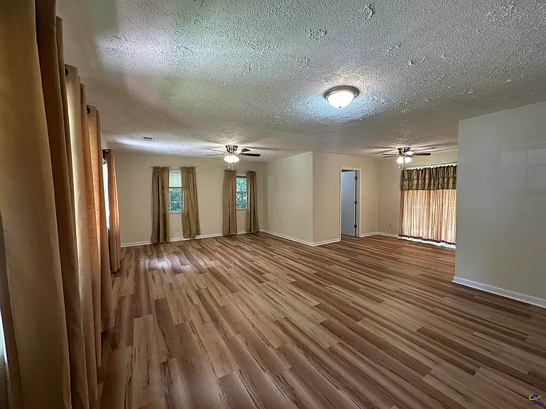 2302 Macy Ave — Photo 3
