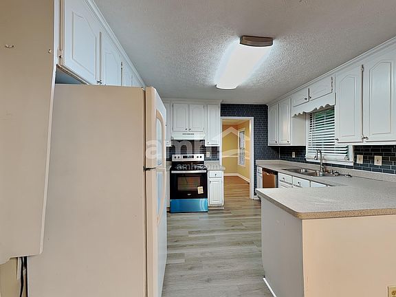 3rd image of 4929 Harrington Pl