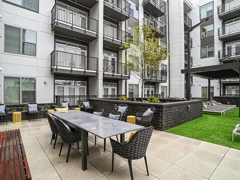 Link Apartments Mint Street — Photo 9