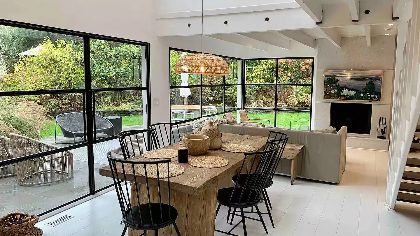 Recently Renovated Designers Oasis in East Hampton — Photo 4
