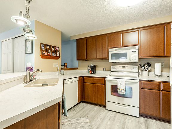 5th image of 216 E Drexel Ave