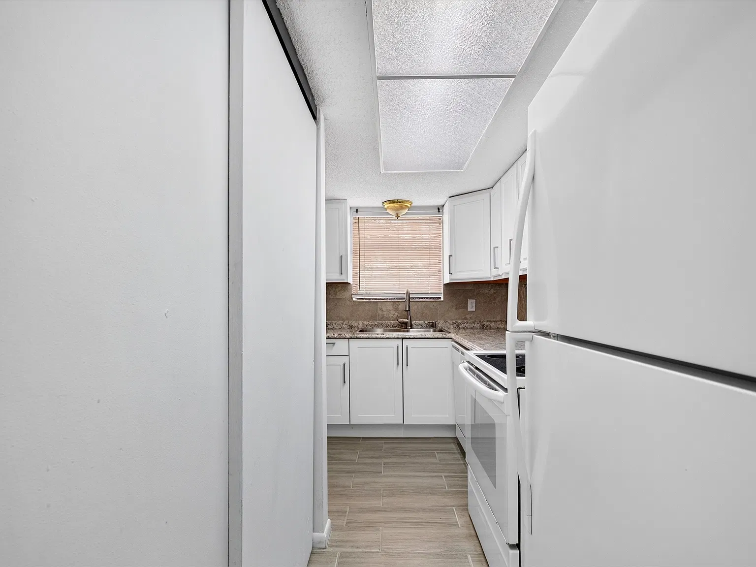 2 bed, 1.5 bath, 1072 sqft, $1,700 — Photo 4