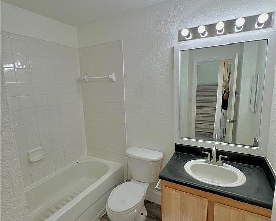 5th image of 2066 NE 167th St #3-100