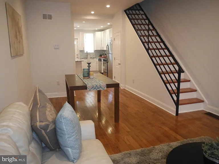 1537 S Chadwick St — Photo 4