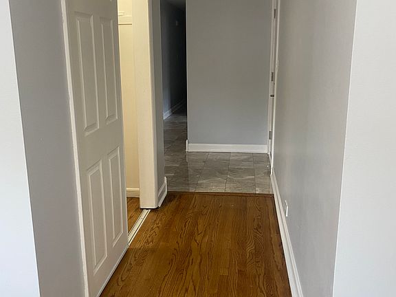 5th image of 6808 N Hamlin Ave Unit 1