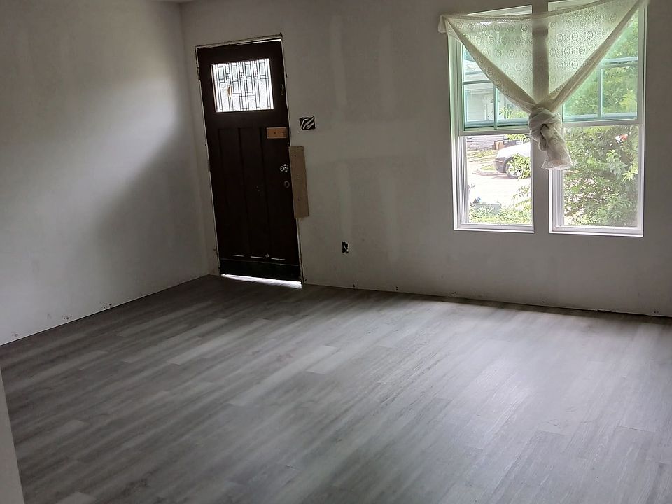1st image of 2415 Jennings Ave