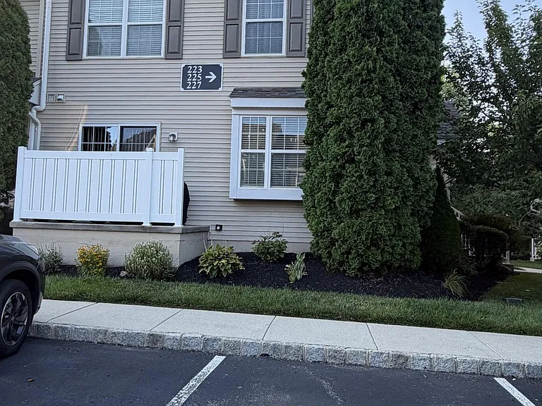 223 Flagstone Rd #8 — Photo 5