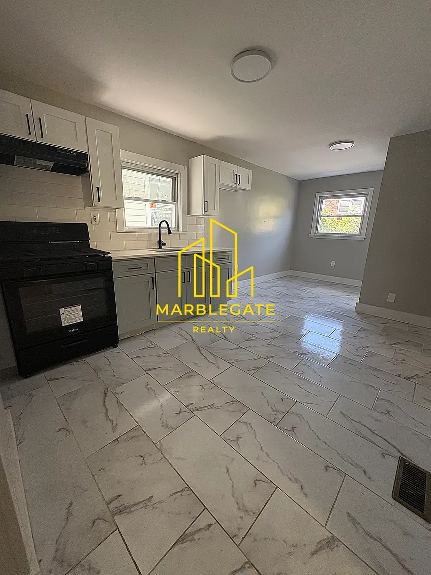 3 bed, 1050 sqft, $2,250 — Photo 2