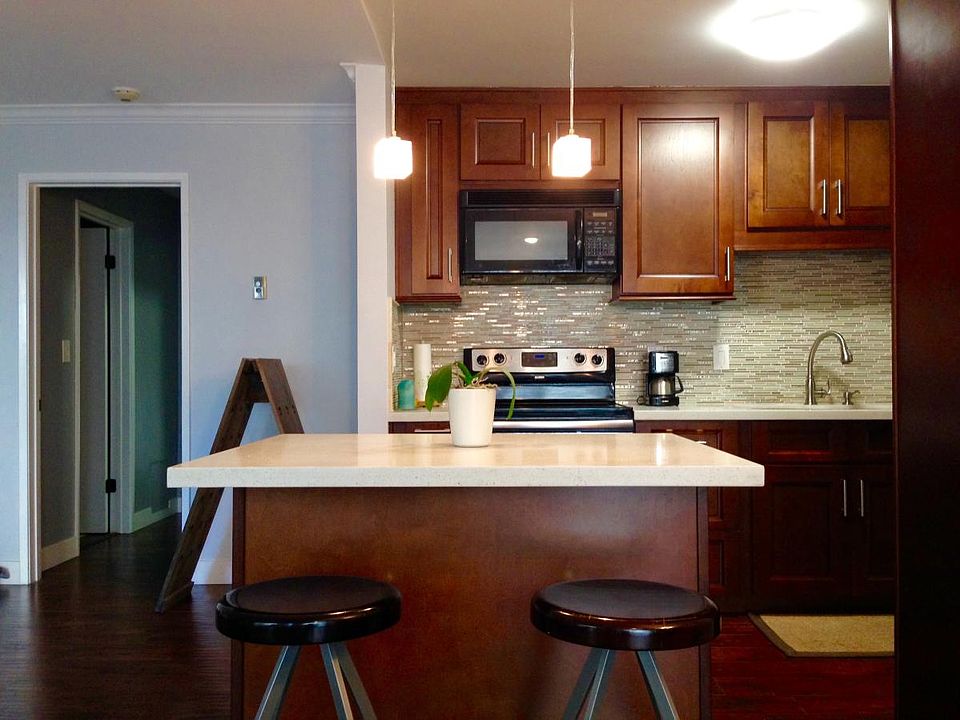 1st image of 902 Camino Real Unit 103