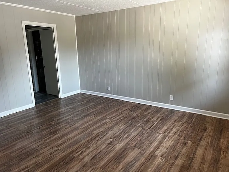 756 Lawrence Ave — Photo 5