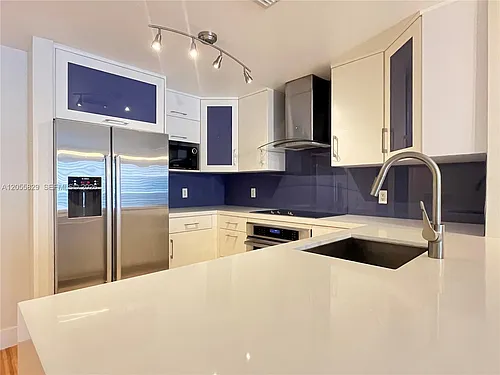 10 Aragon Ave Photo 1