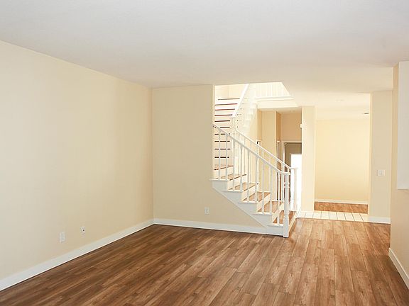 3rd image of 2571 Bayport Dr