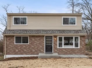 457 Chamberlin Dr, Ballwin, MO 63021