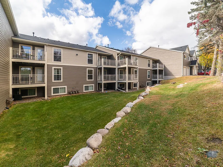 Parkwood Heights Apartments — Photo 28