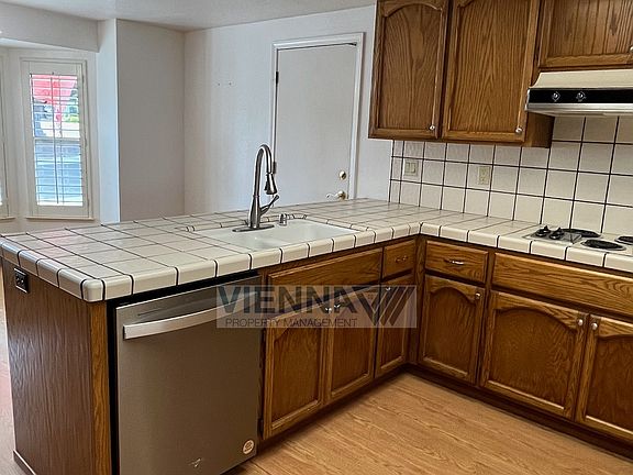 5th image of 1381 Cloverdale Cir