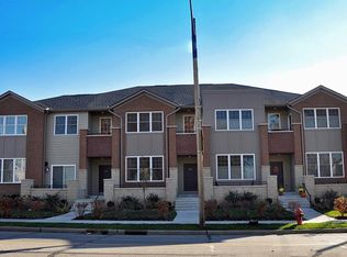 518 Beachcliff Row Dr, Rocky River, OH 44116