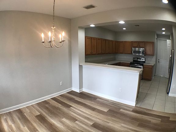 3rd image of 850 Millbrae Ct Unit 5