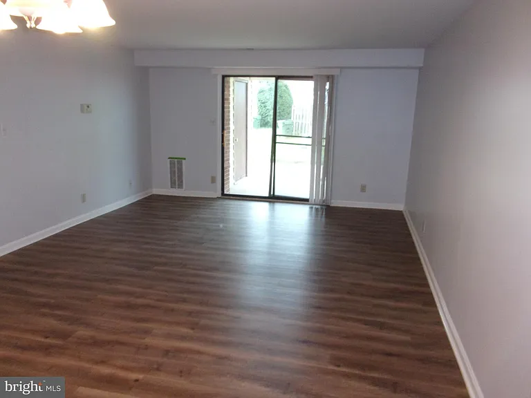 100 Chesterfield Ln — Photo 6