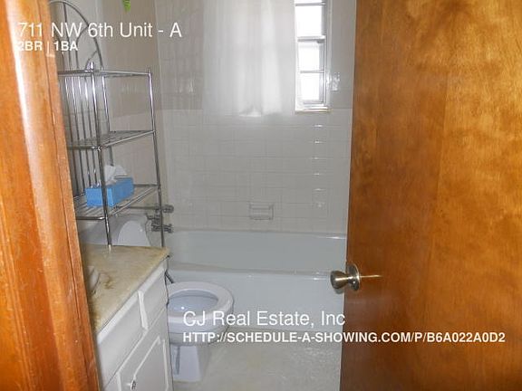 4th image of 711 NW 6th St