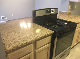 1202 Waters Edge Dr, Newark, DE 19702