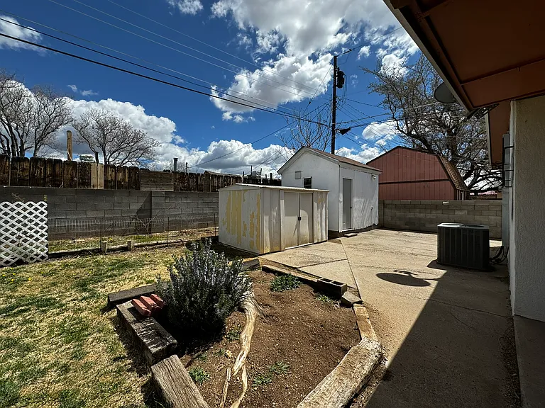 908 Faye Pl NE — Photo 20