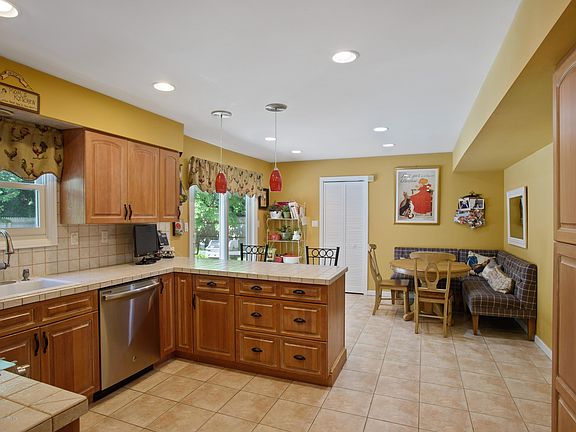 4th image of 7 Simek Ln