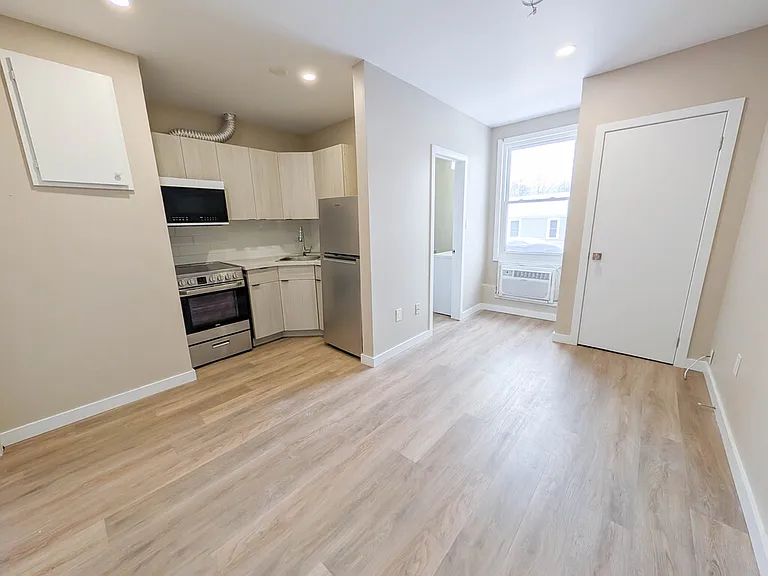 5824 Main St #B — Photo 1