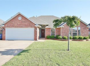 422 W Strasburg Way, Mustang, OK 73064