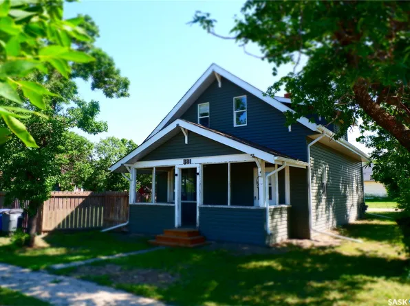 331 3rd Avenue W, Assiniboia, SK S0H 0B0