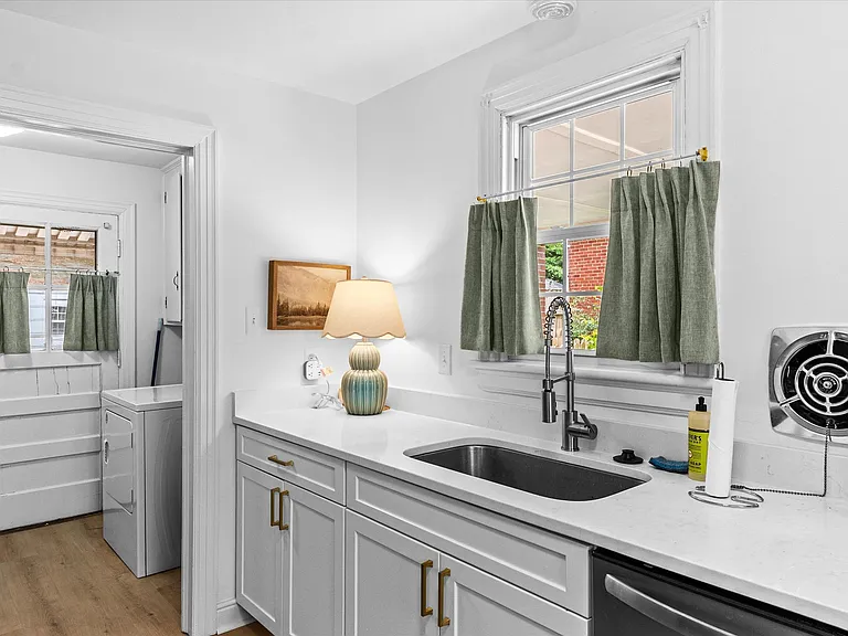 5701 Wythe Ave — Photo 10
