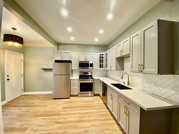 4th image of 117 Pixley St