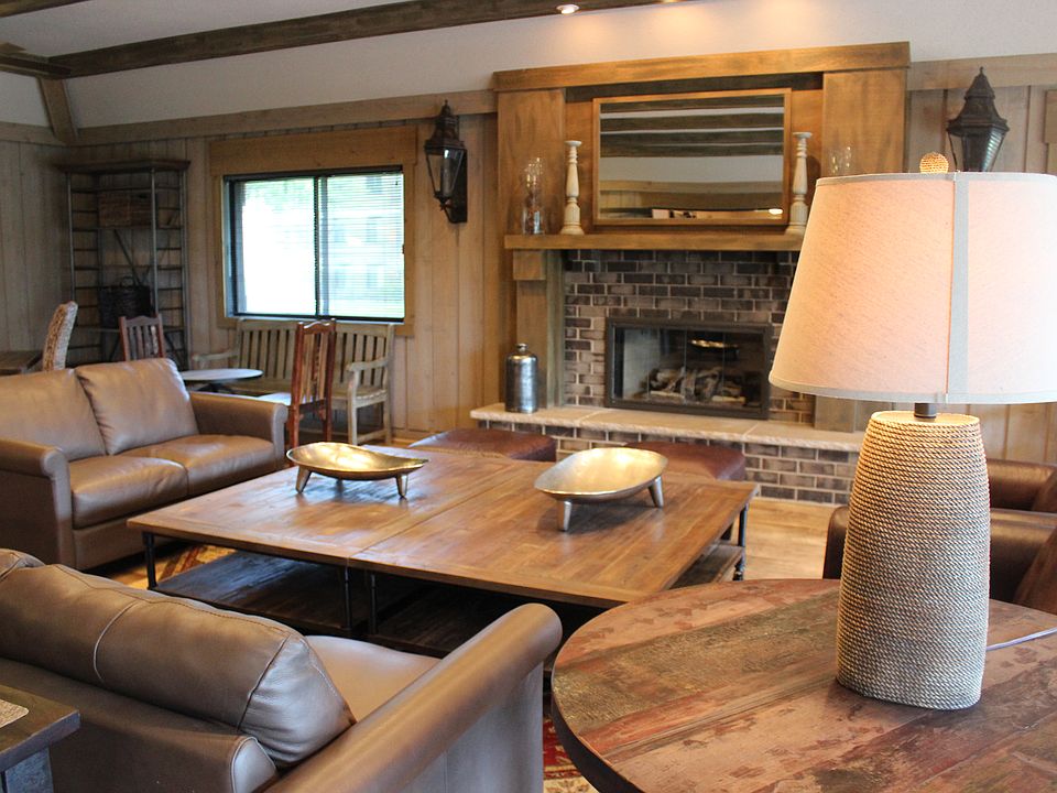 Party room (with space for up to 30 guests!)