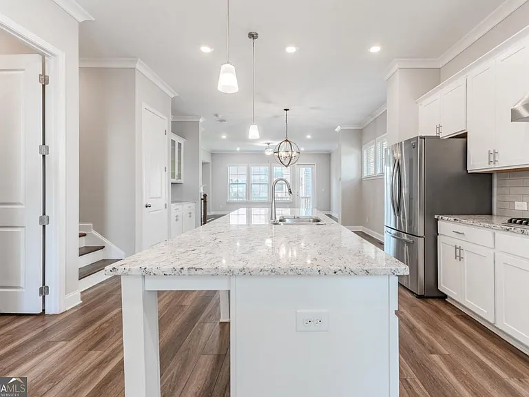 5051 Pinckney Ln — Photo 9
