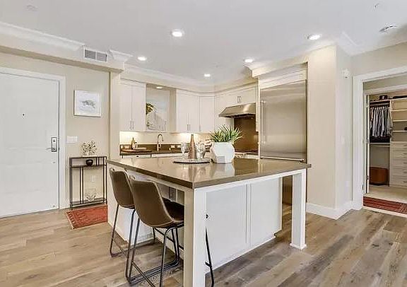 Dine In Center Island