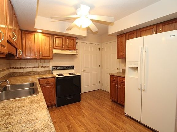3rd image of 4854 E Heritage Cir