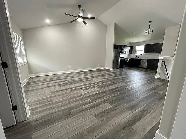 4 bed, 2100 sqft, $1,850 — Photo 2