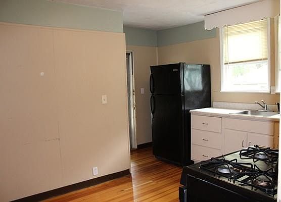 2nd image of 149 Medford St #149