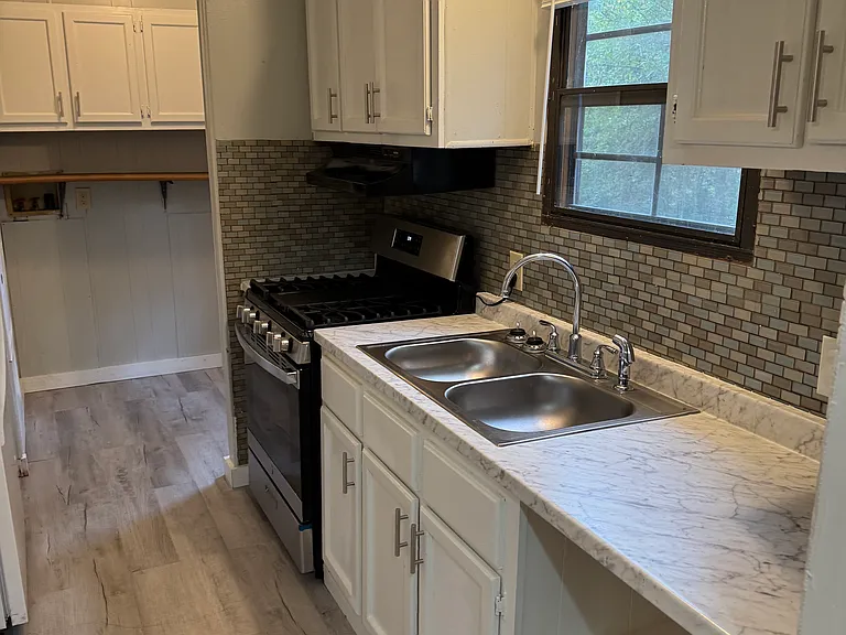 325 Beverly Loop — Photo 4