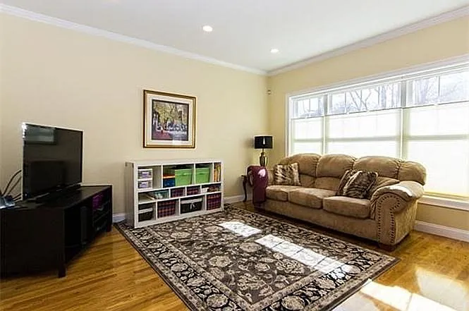 3 bed, 2.5 bath, 2083 sqft, $4,650 — Photo 2