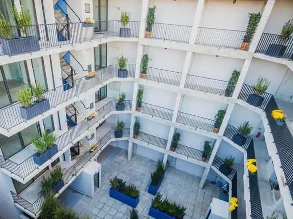 293 Hawthorne Street image 6 of 17