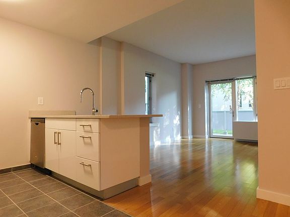 3rd image of 343 Berry St #1G