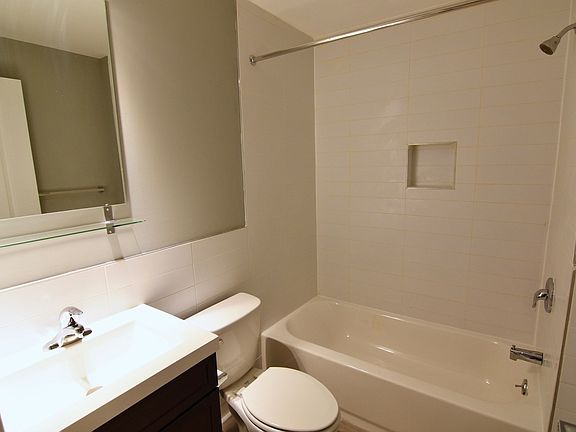 4th image of 531 N Budd St APT 1A