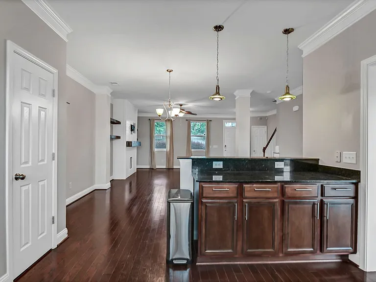 1811 Pulaski St — Photo 11