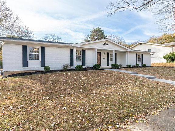 2nd image of 810 Bitterfield Dr