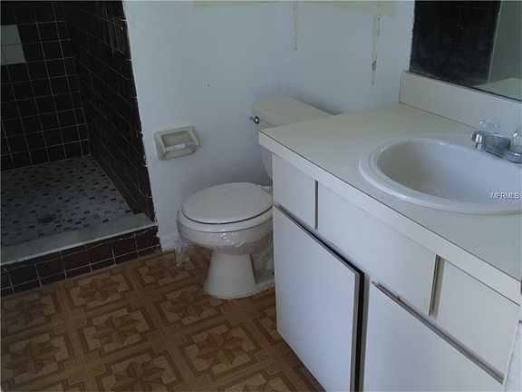 3rd image of 410 N Normandale Ave