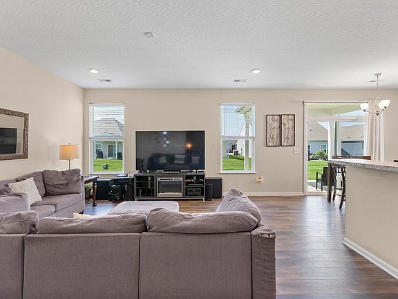 5th image of 220 Woodland Sky Dr