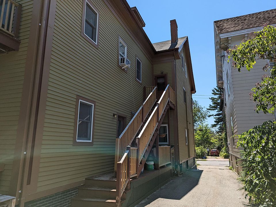 Back private entry to third bedroom